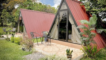 Vista frontal de la propiedad