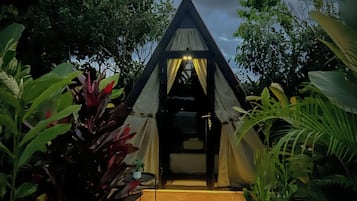 Nhà gỗ Tiêu chuẩn, sân hiên, quang cảnh sân vườn | 1 phòng ngủ, minibar với thức uống miễn phí