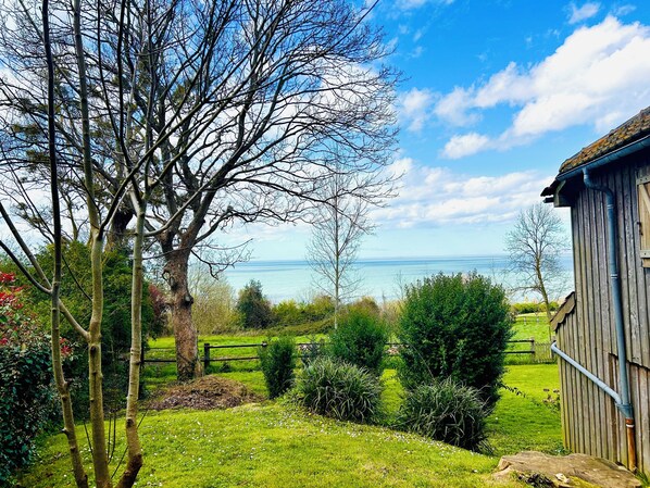 Property grounds - HOUSE ON THE HILLS ABOVE TROUVILLE. Panoramic sea view (and access) (Trouville-sur-Mer)