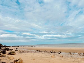 Sun-loungers, beach towels - HOUSE ON THE HILLS ABOVE TROUVILLE. Panoramic sea view (and access) (Trouville-sur-Mer)