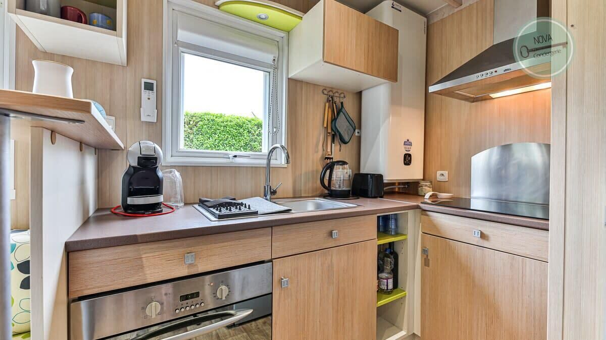 Réfrigérateur, micro-ondes, four, cafetière/bouilloire