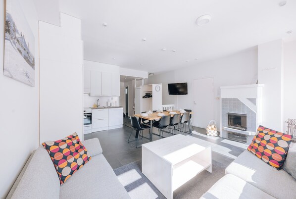 Superior Apartment, 6 Bedrooms, Pets allowed, Slope side