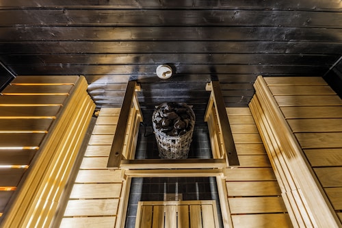 Modern 2-Unit Retreat up to 16 guests