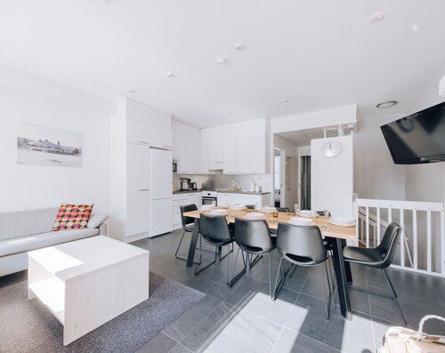 Modern 2-Unit Retreat up to 16 guests