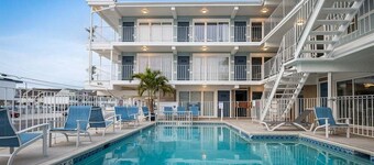 Gorgeous 2 Bedroom Condo with Two Heated Pools