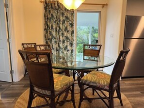 Dining - Aloha Hale - 3-bedroom house in tropical Pāhoa near Hilo (Pahoa)