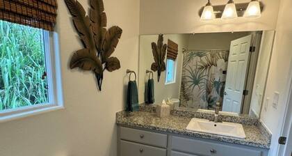 Aloha Hale - 3-bedroom house in tropical Pāhoa near Hilo