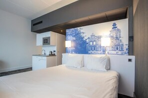 Relax in comfort with a large bed and a fully equipped kitchenette.