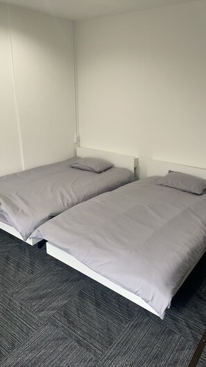 6 makuuhuonetta, työpöytä, Wi-Fi, vuodevaatteet