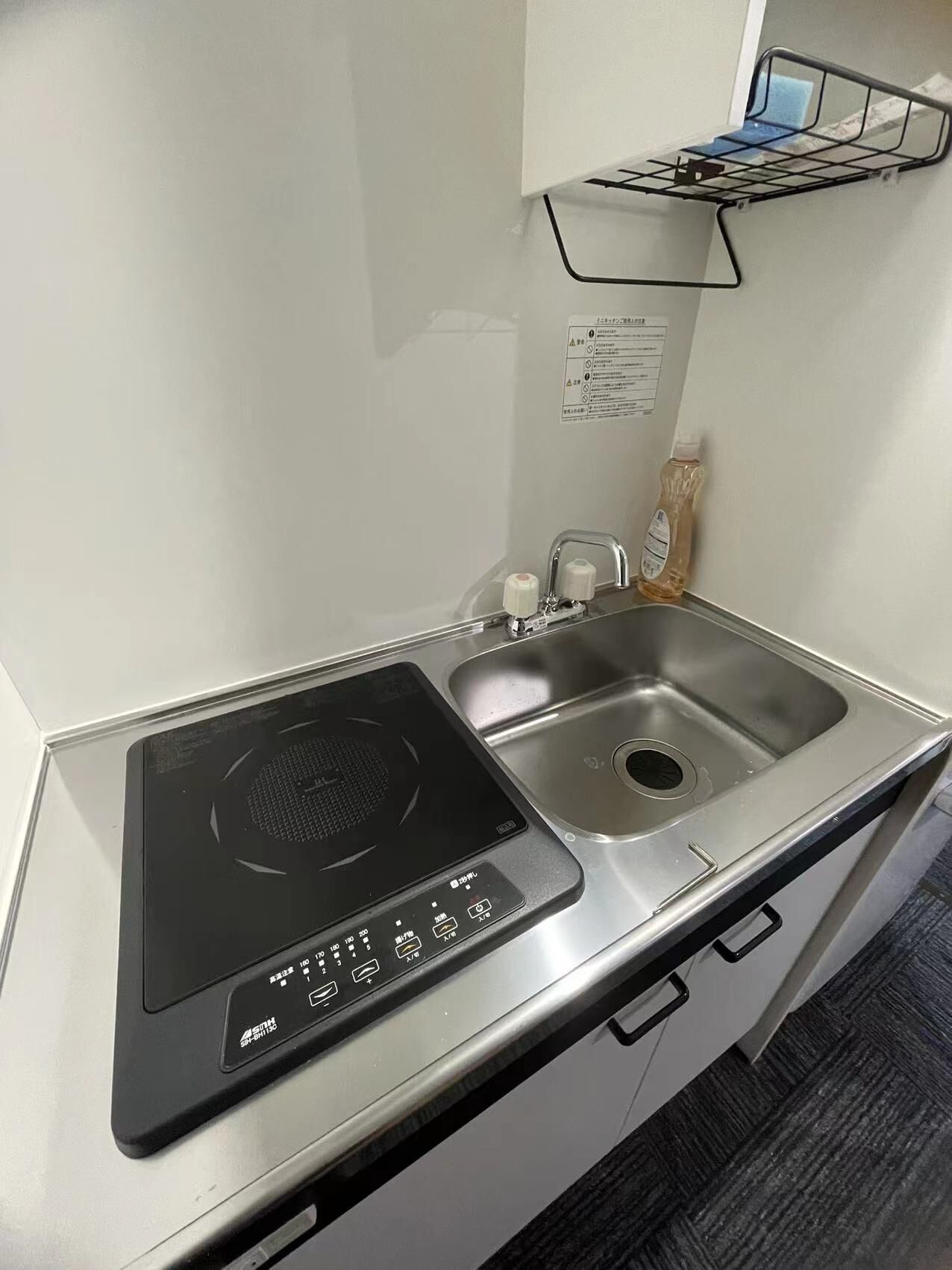 Réfrigérateur, micro-ondes, bouilloire électrique