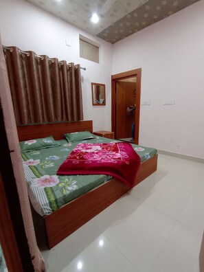 Desk, laptop workspace, soundproofing, bed sheets