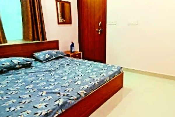 Habitación doble Deluxe, vista a la ciudad | Escritorio, espacio para trabajar con laptop y insonorización