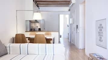 2 bedrooms, iron/ironing board, travel crib, free WiFi