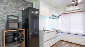 Superior House, Balcony | Private kitchen