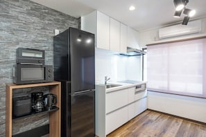 Superior House, Balcony | Private kitchen