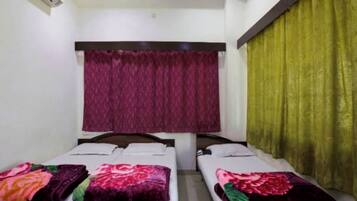 Deluxe Triple Room, City View | Desk, free WiFi, bed sheets