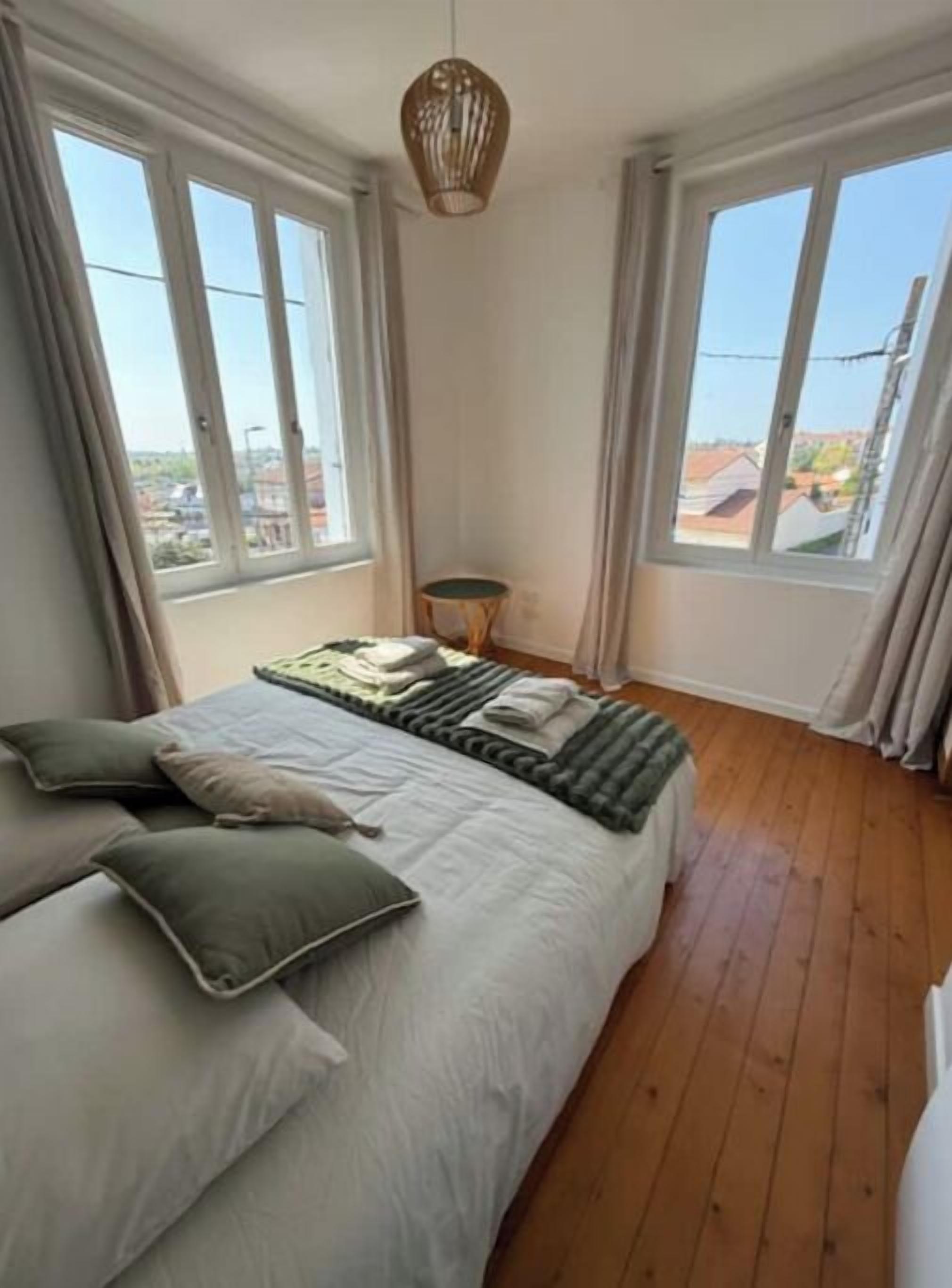 3 bedrooms, iron/ironing board, travel crib, WiFi