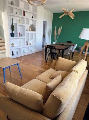 Smart TV, books - Charming house Cholet (20mnPuy du Fou) (Cholet)