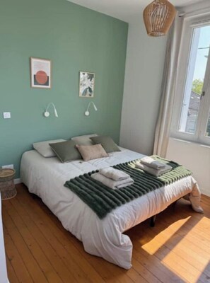 3 chambres, fer et planche à repasser, lit de bébé portatif, Wi-Fi