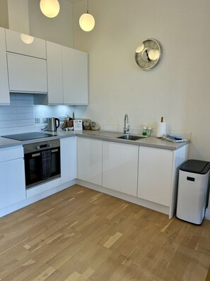 Réfrigérateur, four, plaque de cuisson, lave-vaisselle