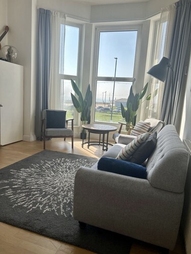 Seaview Retreat & Private Parking