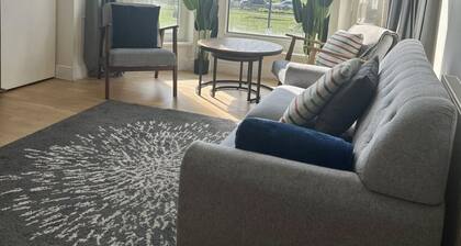 Seaview Retreat & Private Parking