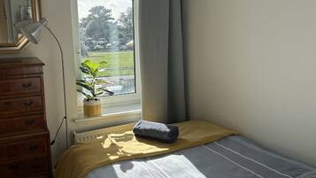 2 bedrooms, iron/ironing board, travel crib, free WiFi