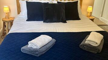 2 bedrooms, iron/ironing board, travel cot, free WiFi