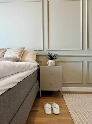 2 bedrooms, desk, iron/ironing board, travel cot - Unique and luxurious 3-room home in historic Kakola - Private Sauna! (Turku)