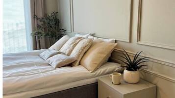 2 bedrooms, desk, iron/ironing board, travel crib