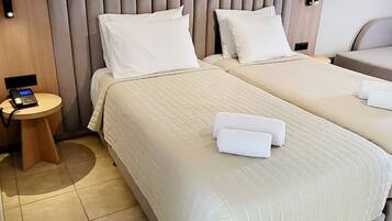 Suite estudio superior, balcón | Caja de seguridad en la habitación, insonorización y wifi gratis