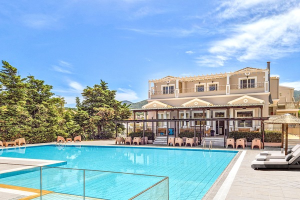 Seasonal outdoor pool, pool umbrellas, sun loungers