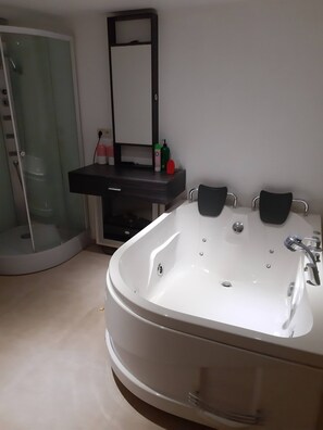 Dusche, Whirlpool