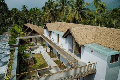 Maayaa riverside villa by KPM Tripenta