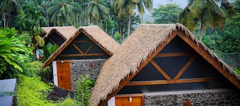 Maayaa riverside villa by KPM Tripenta