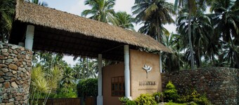 Maayaa riverside villa by KPM Tripenta