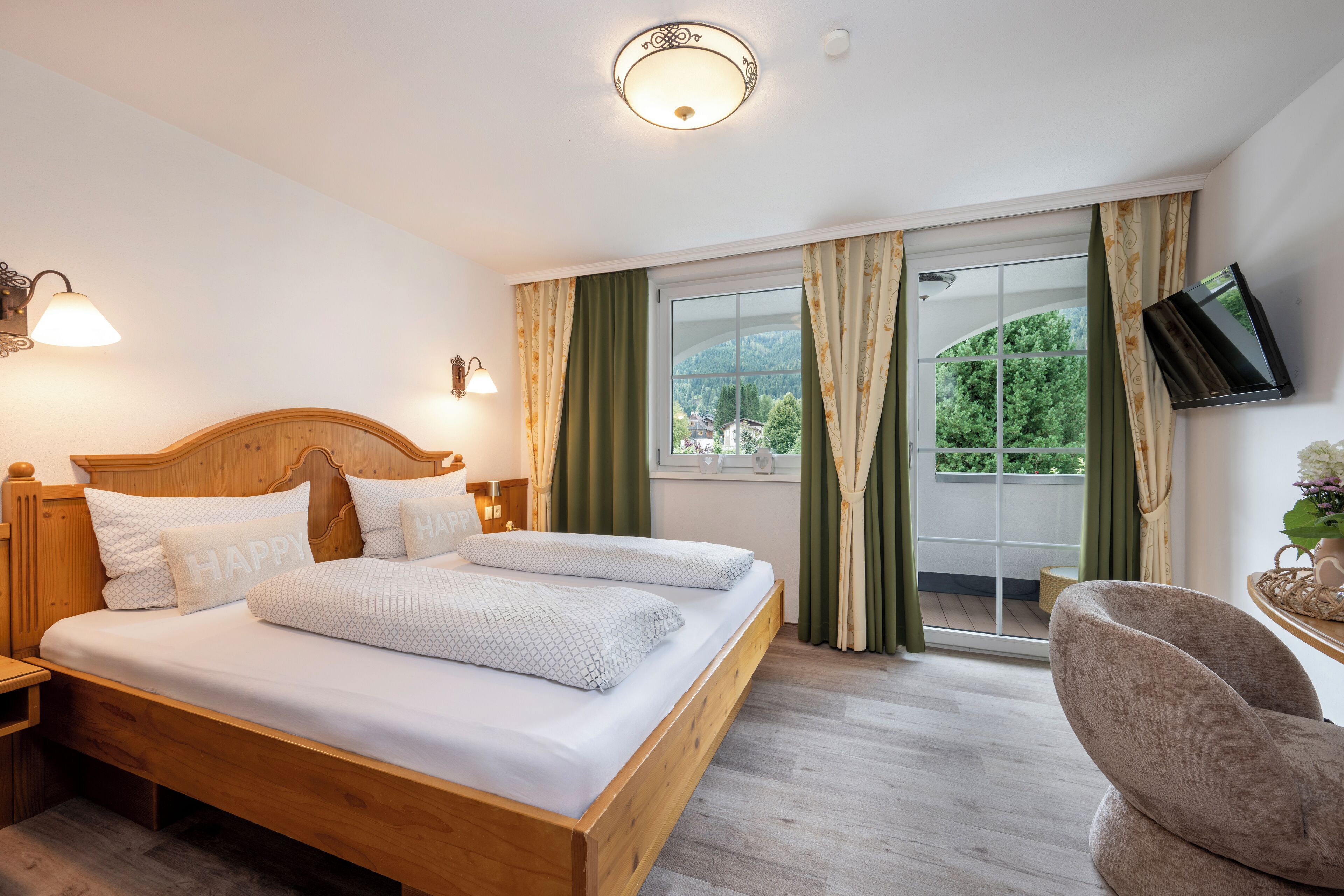 Doppelzimmer, Balkon, Gartenblick | Schallisolierte Zimmer, kostenloses WLAN