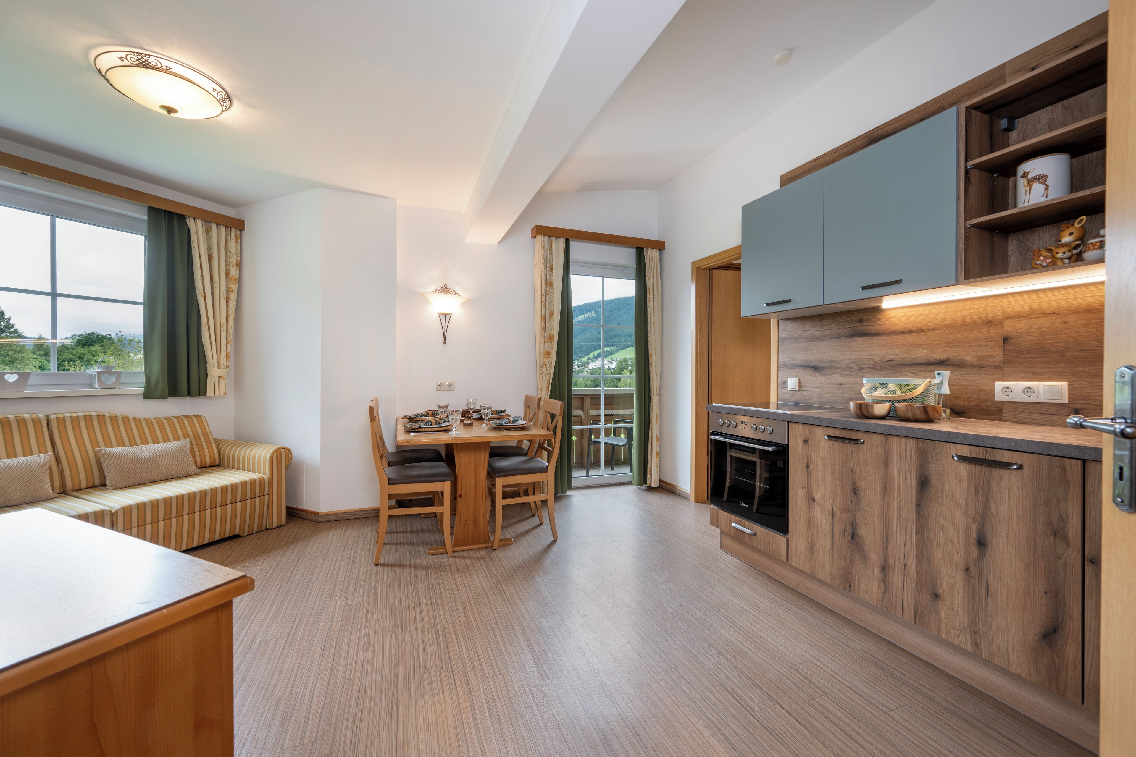 Classic-Apartment, 2 Schlafzimmer | Schallisolierte Zimmer, kostenloses WLAN