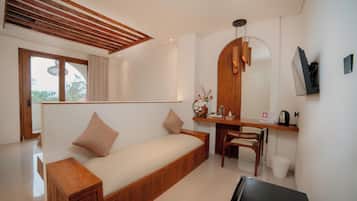 Junior Studio Suite | Living area | 42-inch Smart TV with digital channels