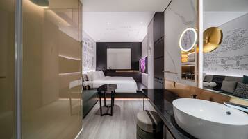 Basic Single Room | Desk, laptop workspace, blackout drapes, soundproofing