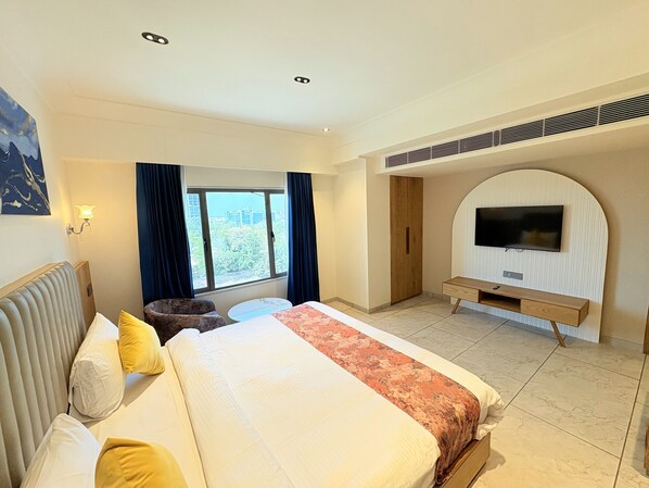 Quarto casal ou duplo luxo, vista para a cidade | Cofres nos quartos, quartos à prova de som