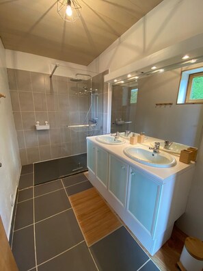 Shower, hair dryer, soap, toilet paper