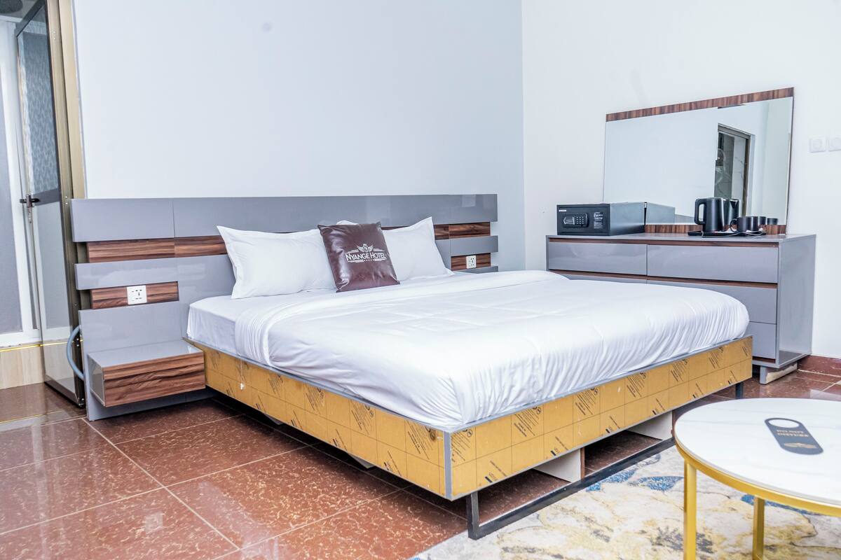 Room | WiFi (free)