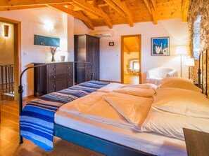 Huoneisto | 5 makuuhuonetta, yksilöllisesti kalustettu, silitysrauta/-lauta