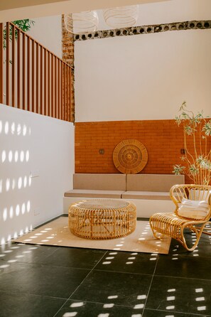 Lobby sitting area - Cloud 9 Hotel (Luoyang)