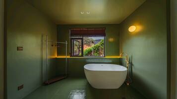 Room, 1 King Bed, Accessible Bathtub, Non Smoking | Bathroom | Separate bathtub and shower, free toiletries, hair dryer, towels