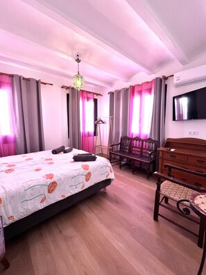 2 bedrooms, WiFi, bed sheets