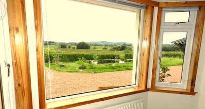 Charming 1-bedroom apartment in fantastic Dumfries with WiFi stunning views