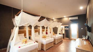 Chambre Deluxe, plusieurs lits, balcon, vue jardin
