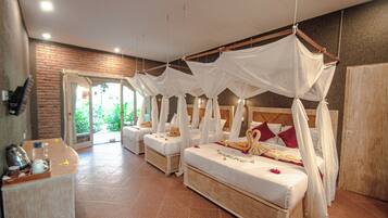 Chambre Deluxe, plusieurs lits, balcon, vue jardin